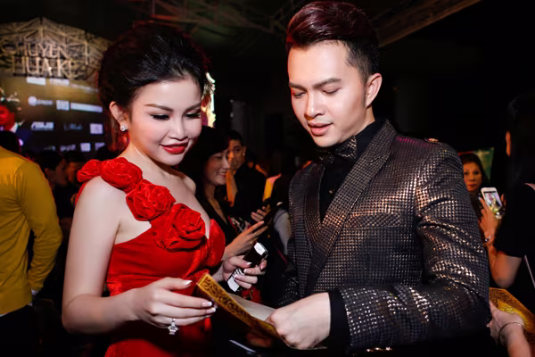 Janny Thủy Trần diện đầm khoe vai trần và vòng 1 gợi cảm ảnh 2 Janny Thủy Trần diện đầm khoe vai trần và vòng 1 gợi cảm ảnh 2