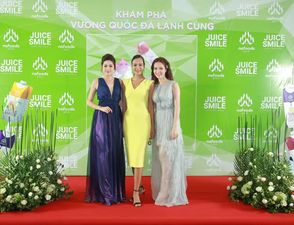 Á hậu Dương Tú Anh khám phá "vương quốc đá lạnh Juice Smile" ảnh 7 Á hậu Dương Tú Anh khám phá "vương quốc đá lạnh Juice Smile" ảnh 7