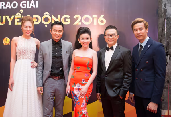 Janny Thủy Trần rạng ngời trên thảm đỏ VTV Awards ảnh 4