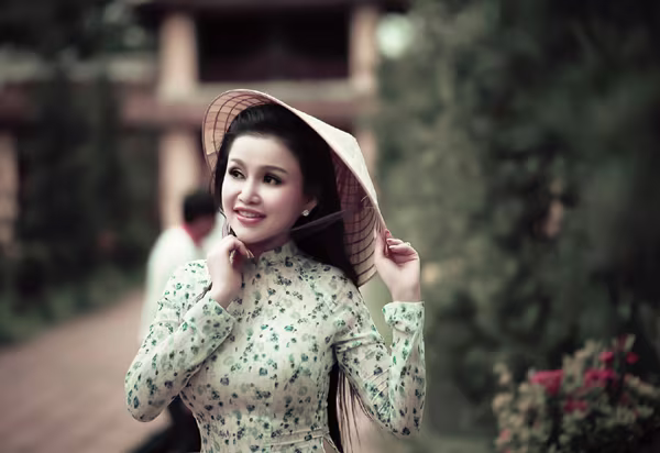 Đến Huế mộng mơ, Janny Thủy Trần khoe vẻ đẹp dịu dàng với áo dài ảnh 3