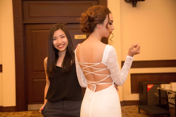 Hoa hậu Ngọc Diễm lần đầu làm vedette cho nhà thiết kế An Nhiên ảnh 5 Hoa hậu Ngọc Diễm lần đầu làm vedette cho nhà thiết kế An Nhiên ảnh 5