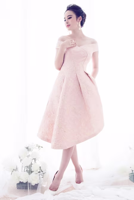 Angela Phương Trinh "ghi điểm" với vẻ đẹp ngọt ngào đầy nữ tính ảnh 5 Angela Phương Trinh "ghi điểm" với vẻ đẹp ngọt ngào đầy nữ tính ảnh 5