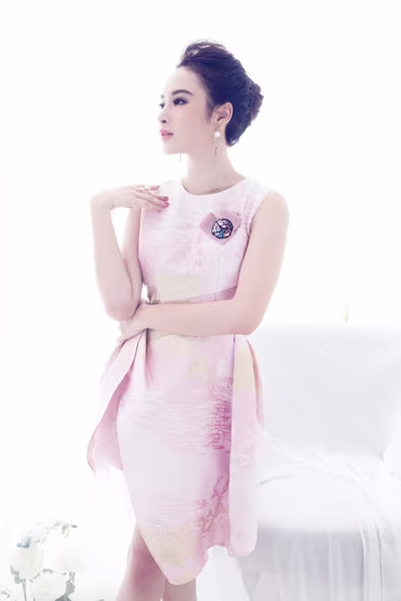 Angela Phương Trinh "ghi điểm" với vẻ đẹp ngọt ngào đầy nữ tính ảnh 2 Angela Phương Trinh "ghi điểm" với vẻ đẹp ngọt ngào đầy nữ tính ảnh 2