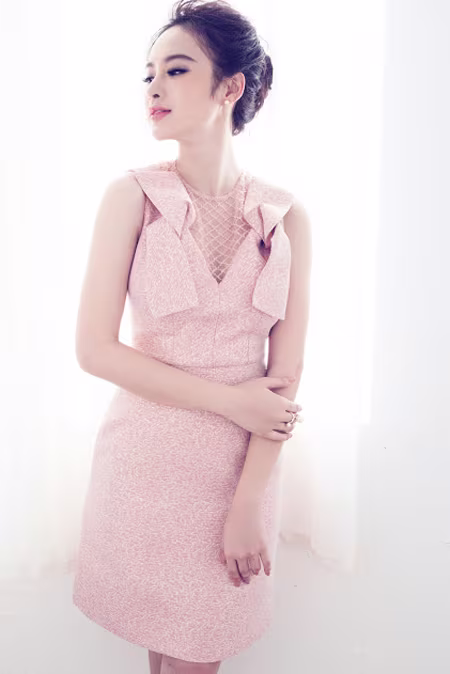Angela Phương Trinh "ghi điểm" với vẻ đẹp ngọt ngào đầy nữ tính ảnh 4 Angela Phương Trinh "ghi điểm" với vẻ đẹp ngọt ngào đầy nữ tính ảnh 4