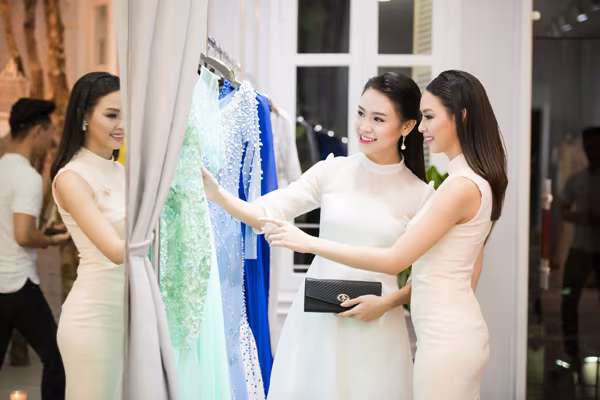 "Cô gái vàng" của Hoa hậu Việt Nam hội ngộ "đàn chị" Huyền My ảnh 4 "Cô gái vàng" của Hoa hậu Việt Nam hội ngộ "đàn chị" Huyền My ảnh 4