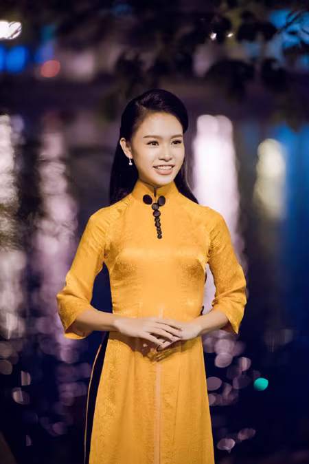 Diện áo dài lạ mắt, "người đẹp truyền thông" Ngọc Vân bị vây kín ở sự kiện ảnh 4 Diện áo dài lạ mắt, "người đẹp truyền thông" Ngọc Vân bị vây kín ở sự kiện ảnh 4