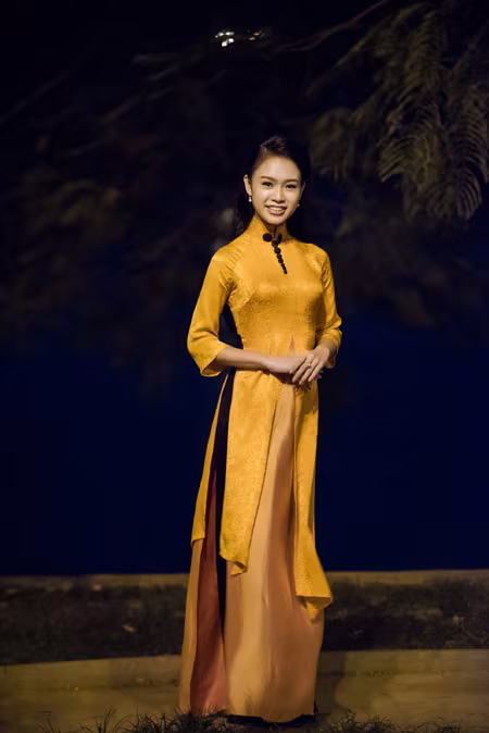 Diện áo dài lạ mắt, "người đẹp truyền thông" Ngọc Vân bị vây kín ở sự kiện ảnh 3 Diện áo dài lạ mắt, "người đẹp truyền thông" Ngọc Vân bị vây kín ở sự kiện ảnh 3