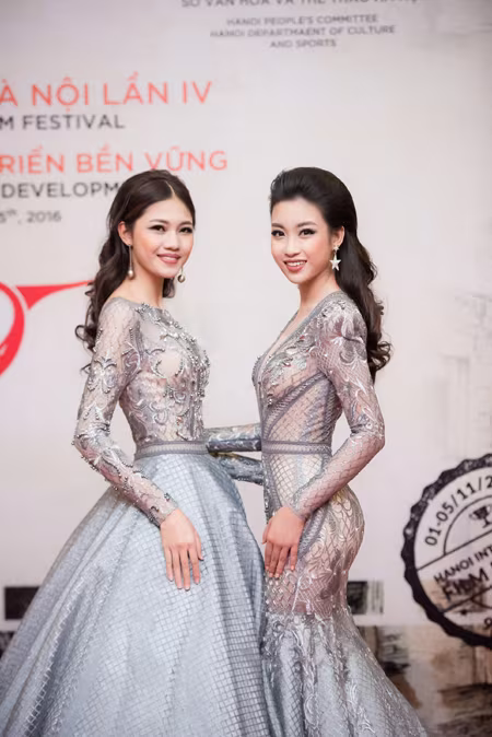 Hoa hậu Mỹ Linh, Á hậu Thanh Tú mặc đồ đôi "đọ sắc" hấp dẫn ảnh 6 Hoa hậu Mỹ Linh, Á hậu Thanh Tú mặc đồ đôi "đọ sắc" hấp dẫn ảnh 6