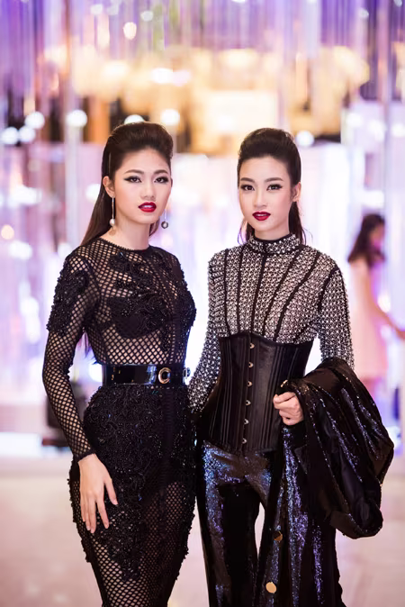 Choáng ngợp với phong cách thời trang ấn tượng của Hoa hậu Mỹ Linh tại VIFW 2016 ảnh 3 Choáng ngợp với phong cách thời trang ấn tượng của Hoa hậu Mỹ Linh tại VIFW 2016 ảnh 3