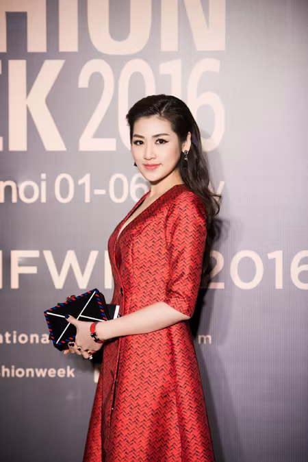 Choáng ngợp với phong cách thời trang ấn tượng của Hoa hậu Mỹ Linh tại VIFW 2016 ảnh 13 Choáng ngợp với phong cách thời trang ấn tượng của Hoa hậu Mỹ Linh tại VIFW 2016 ảnh 13