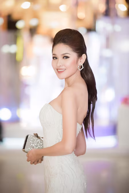 Choáng ngợp với phong cách thời trang ấn tượng của Hoa hậu Mỹ Linh tại VIFW 2016 ảnh 12 Choáng ngợp với phong cách thời trang ấn tượng của Hoa hậu Mỹ Linh tại VIFW 2016 ảnh 12