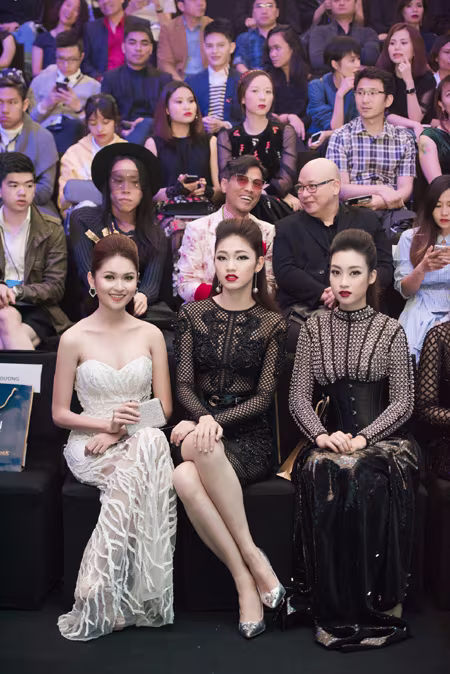 Choáng ngợp với phong cách thời trang ấn tượng của Hoa hậu Mỹ Linh tại VIFW 2016 ảnh 1 Choáng ngợp với phong cách thời trang ấn tượng của Hoa hậu Mỹ Linh tại VIFW 2016 ảnh 1