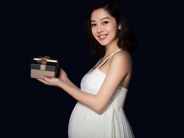 Mang bầu 7 tháng, Jennifer Phạm vẫn rất gợi cảm và quyến rũ ảnh 2 Mang bầu 7 tháng, Jennifer Phạm vẫn rất gợi cảm và quyến rũ ảnh 2
