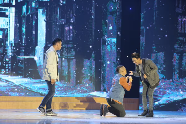 Trịnh Tú Trung mang hit Phan Mạnh Quỳnh vào "Cười xuyên Việt" ảnh 2 Trịnh Tú Trung mang hit Phan Mạnh Quỳnh vào "Cười xuyên Việt" ảnh 2