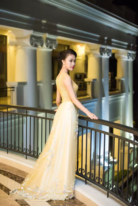"Cô gái vàng" Hoa hậu Việt Nam ngày càng "lột xác" quyến rũ ảnh 5 "Cô gái vàng" Hoa hậu Việt Nam ngày càng "lột xác" quyến rũ ảnh 5