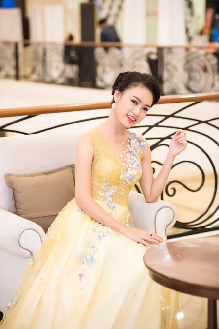 "Cô gái vàng" Hoa hậu Việt Nam ngày càng "lột xác" quyến rũ ảnh 6 "Cô gái vàng" Hoa hậu Việt Nam ngày càng "lột xác" quyến rũ ảnh 6