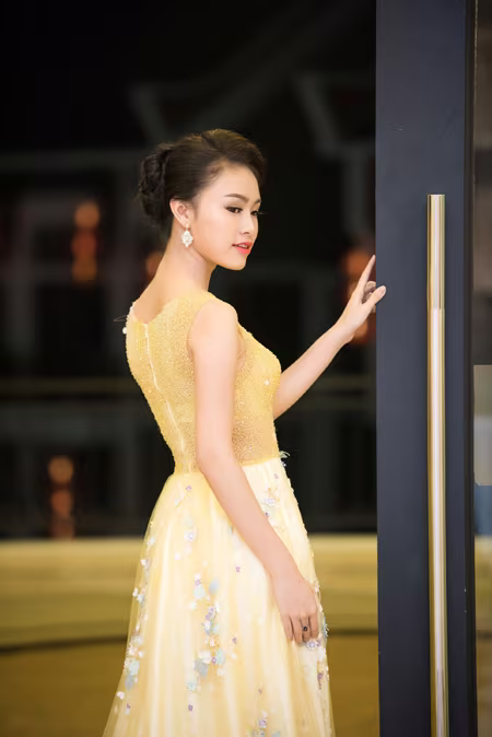 "Cô gái vàng" Hoa hậu Việt Nam ngày càng "lột xác" quyến rũ ảnh 3 "Cô gái vàng" Hoa hậu Việt Nam ngày càng "lột xác" quyến rũ ảnh 3