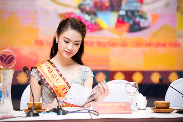 "Cô gái vàng" của Hoa hậu Việt Nam hội ngộ người đẹp H’Ăng Niê ảnh 6