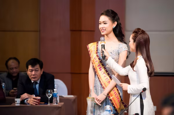 "Cô gái vàng" của Hoa hậu Việt Nam hội ngộ người đẹp H’Ăng Niê ảnh 7