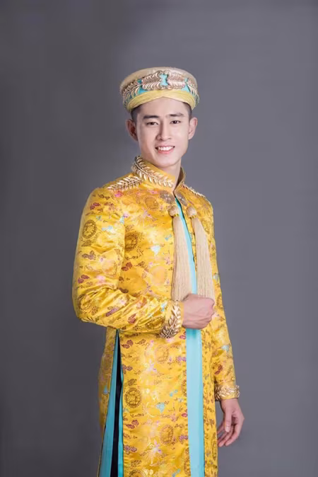 Nam vương Nguyễn Tiến Đạt được NTK Võ Việt Chung "chăm chút" ảnh 3 Nam vương Nguyễn Tiến Đạt được NTK Võ Việt Chung "chăm chút" ảnh 3