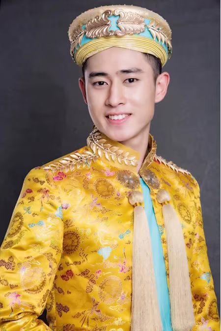 Nam vương Nguyễn Tiến Đạt được NTK Võ Việt Chung "chăm chút" ảnh 4 Nam vương Nguyễn Tiến Đạt được NTK Võ Việt Chung "chăm chút" ảnh 4