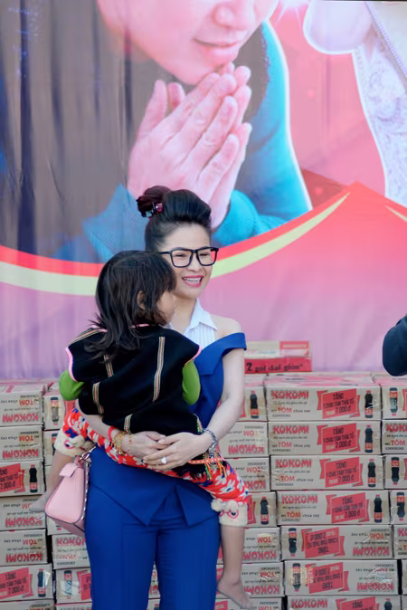 Hoa hậu Lê Thanh Thúy giản dị đi làm từ thiện ảnh 5 Hoa hậu Lê Thanh Thúy giản dị đi làm từ thiện ảnh 5