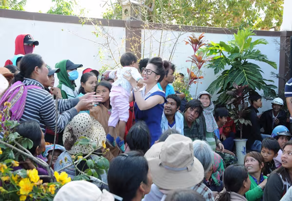 Hoa hậu Lê Thanh Thúy giản dị đi làm từ thiện ảnh 1 Hoa hậu Lê Thanh Thúy giản dị đi làm từ thiện ảnh 1