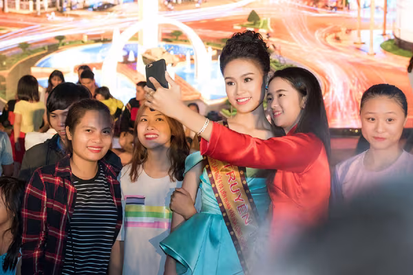 "Cô gái vàng" Ngọc Vân lộng lẫy trong đêm bế mạc lễ hội café ảnh 7