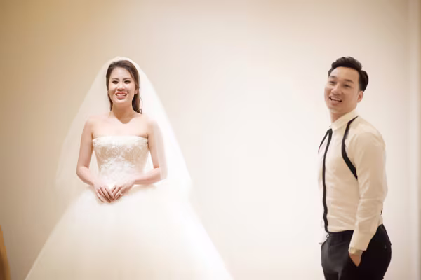 MC Thành Trung đưa vợ hotgirl đi chọn váy cưới ảnh 5 MC Thành Trung đưa vợ hotgirl đi chọn váy cưới ảnh 5