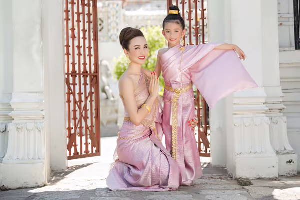 Mẹ con Hoa hậu Ngọc Diễm bị nhầm là người Thái Lan ảnh 4 Mẹ con Hoa hậu Ngọc Diễm bị nhầm là người Thái Lan ảnh 4