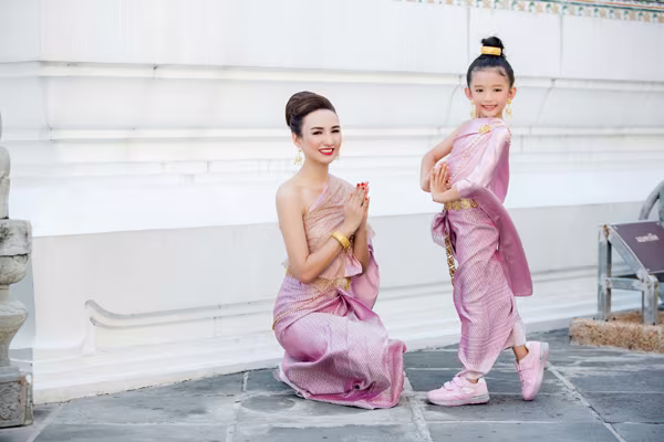 Mẹ con Hoa hậu Ngọc Diễm bị nhầm là người Thái Lan ảnh 10 Mẹ con Hoa hậu Ngọc Diễm bị nhầm là người Thái Lan ảnh 10