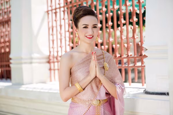 Mẹ con Hoa hậu Ngọc Diễm bị nhầm là người Thái Lan ảnh 2 Mẹ con Hoa hậu Ngọc Diễm bị nhầm là người Thái Lan ảnh 2