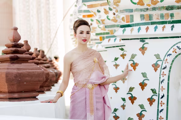 Mẹ con Hoa hậu Ngọc Diễm bị nhầm là người Thái Lan ảnh 1 Mẹ con Hoa hậu Ngọc Diễm bị nhầm là người Thái Lan ảnh 1