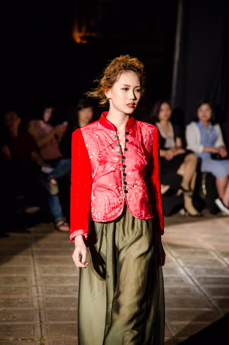 Dàn mẫu trẻ Venus miền Bắc tỏa sáng với trang phục cổ truyền ảnh 10