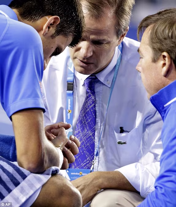 Novak Djokovic lần thứ 16 khiến người bạn thân Andy Murray phải “ôm hận“ ảnh 3 Novak Djokovic lần thứ 16 khiến người bạn thân Andy Murray phải “ôm hận“ ảnh 3