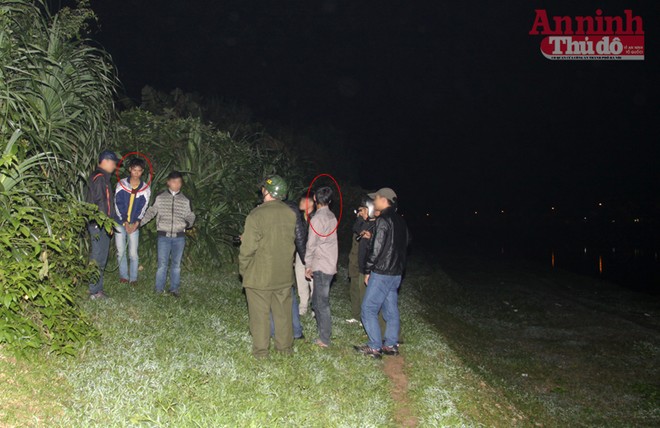Hai tên trộm liều lĩnh khiêng cả két sắt nặng 200kg ra khỏi nhà ảnh 2 Hai tên trộm liều lĩnh khiêng cả két sắt nặng 200kg ra khỏi nhà ảnh 2