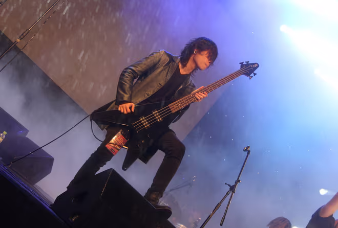 Hàng ngàn sinh viên đội mưa "cháy" trong đêm nhạc hội INED ảnh 3