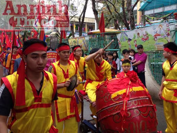Lễ rước “hoành tráng” ở làng lụa lớn nhất nước ảnh 10 Lễ rước “hoành tráng” ở làng lụa lớn nhất nước ảnh 10