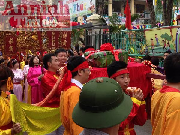 Lễ rước “hoành tráng” ở làng lụa lớn nhất nước ảnh 24 Lễ rước “hoành tráng” ở làng lụa lớn nhất nước ảnh 24