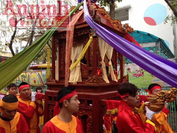 Lễ rước “hoành tráng” ở làng lụa lớn nhất nước ảnh 23 Lễ rước “hoành tráng” ở làng lụa lớn nhất nước ảnh 23