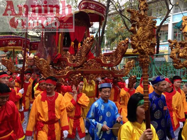 Lễ rước “hoành tráng” ở làng lụa lớn nhất nước ảnh 27 Lễ rước “hoành tráng” ở làng lụa lớn nhất nước ảnh 27