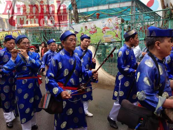 Lễ rước “hoành tráng” ở làng lụa lớn nhất nước ảnh 19 Lễ rước “hoành tráng” ở làng lụa lớn nhất nước ảnh 19