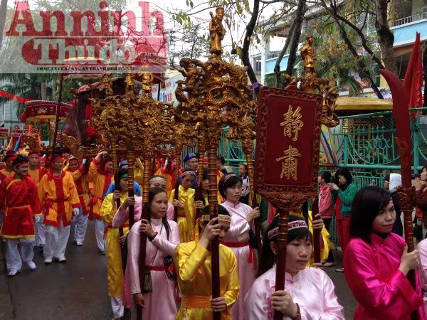Lễ rước “hoành tráng” ở làng lụa lớn nhất nước ảnh 26 Lễ rước “hoành tráng” ở làng lụa lớn nhất nước ảnh 26