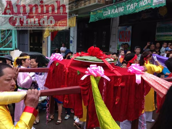 Lễ rước “hoành tráng” ở làng lụa lớn nhất nước ảnh 25 Lễ rước “hoành tráng” ở làng lụa lớn nhất nước ảnh 25