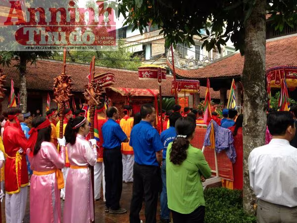 Lễ rước “hoành tráng” ở làng lụa lớn nhất nước ảnh 3 Lễ rước “hoành tráng” ở làng lụa lớn nhất nước ảnh 3
