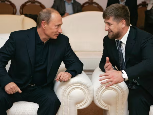 Cả triệu người xuống đường ủng hộ ông Putin và lãnh đạo Chechnya ảnh 1