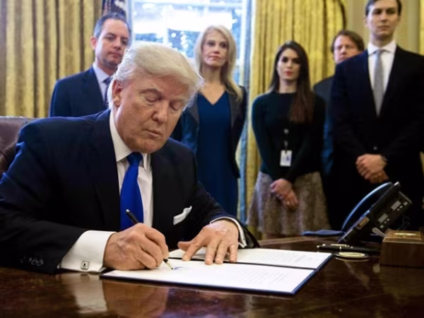 Bộ Tư pháp Mỹ "đấu" thẩm phán liên bang để bảo vệ Tổng thống Trump ảnh 1