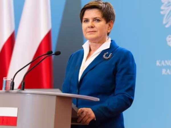 Thủ tướng Ba Lan bất ngờ bị tai nạn giao thông ảnh 1