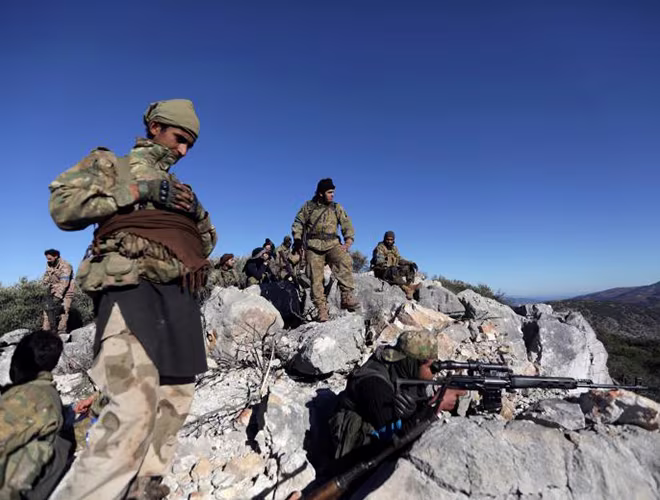 FSA được Thổ Nhĩ Kỳ hậu thuẫn. Tổ chức quân sự này lại chống chính phủ Syria. Trong khi đó, Nga đứng sau hậu thuẫn Dasmascus, và Nga cũng có mối quan hệ khá "thân mật" với Thổ Nhĩ Kỳ sau vụ đảo chính bất thành gần đây. Tất cả khiến tình hình Syria trở nên... rối rắm FSA được Thổ Nhĩ Kỳ hậu thuẫn. Tổ chức quân sự này lại chống chính phủ Syria. Trong khi đó, Nga đứng sau hậu thuẫn Dasmascus, và Nga cũng có mối quan hệ khá "thân mật" với Thổ Nhĩ Kỳ sau vụ đảo chính bất thành gần đây. Tất cả khiến tình hình Syria trở nên... rối rắm