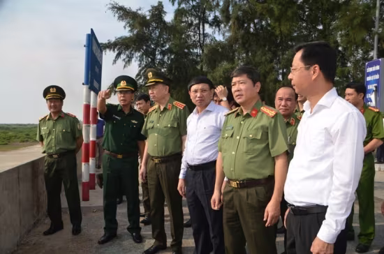 Bộ trưởng Bộ Công an Tô Lâm thăm các đồn Biên phòng thuộc BĐBP Quảng Ninh ảnh 1 Bộ trưởng Bộ Công an Tô Lâm thăm các đồn Biên phòng thuộc BĐBP Quảng Ninh ảnh 1
